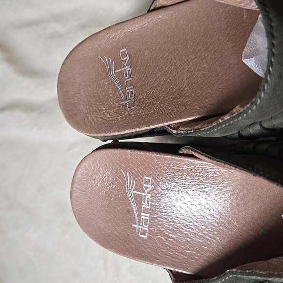 Dansko Green Sueded Fringed Clogs Size 39/ US 8.5/9 - Picture 7 of 8